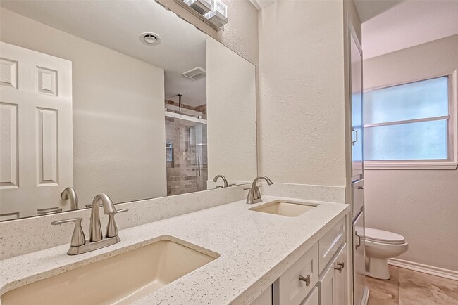 Building Photo - 9707 Kit St