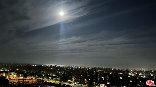 Building Photo - 4316 Marina City Dr