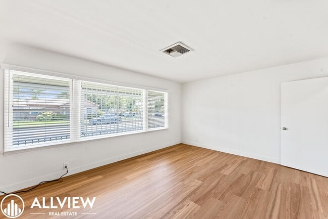 Building Photo - Stylishly Renovated Santa Ana Gem – 4-Bedr...
