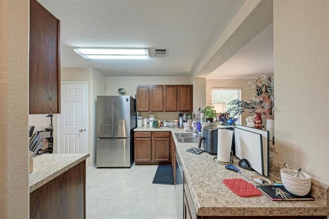 Building Photo - 921 Dexter Dr