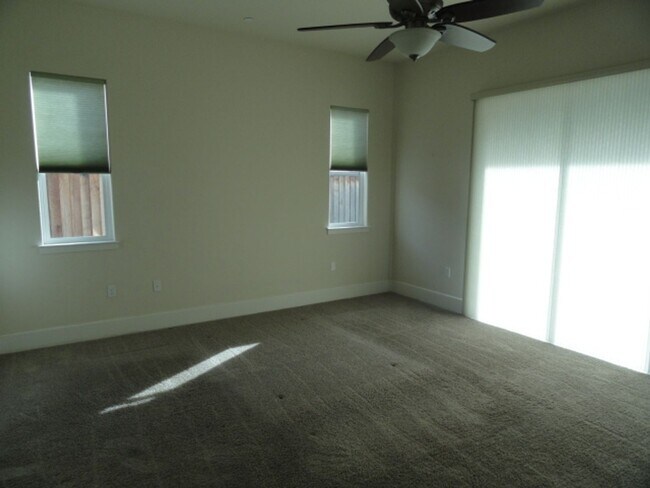 Building Photo - Great Home in East Garrison