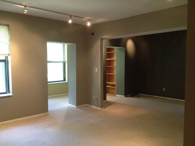 Building Photo - Lovely Apartment - 2 bedroom - 3rd floor