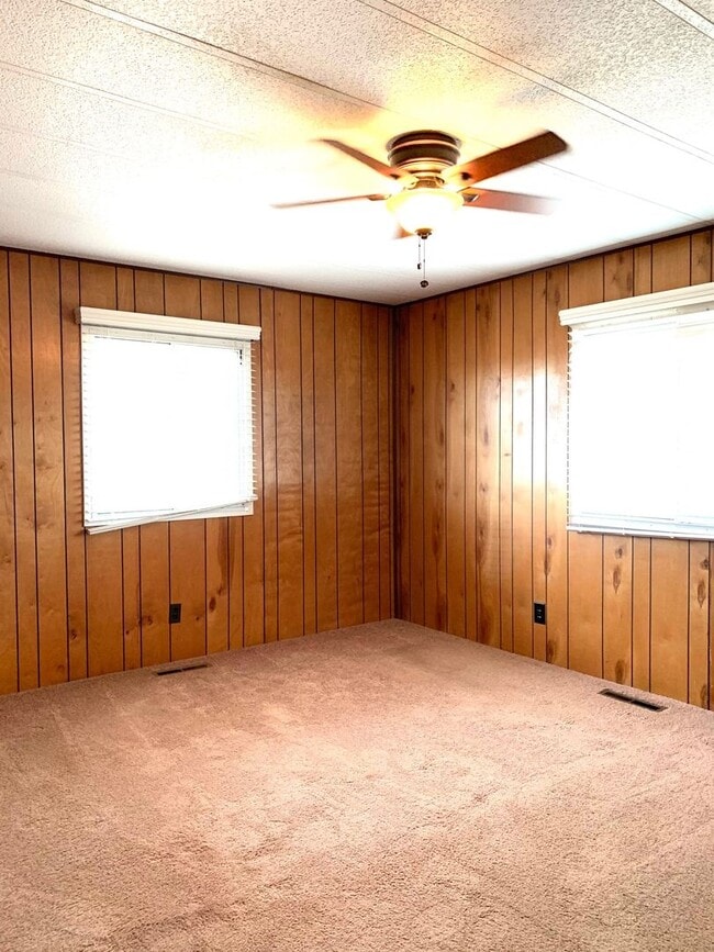 Building Photo - Beautiful Mountain Views, Minutes From I-25!