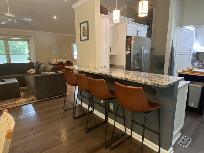 Building Photo - 1 Hunters Ridge Dr
