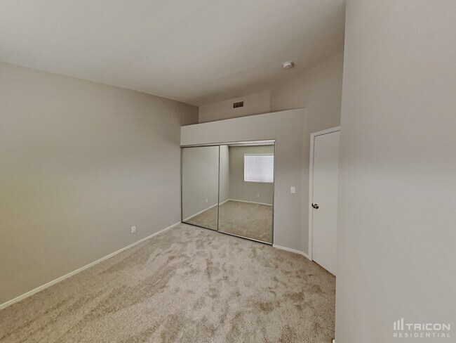 Building Photo - 2704 Purple Root Dr