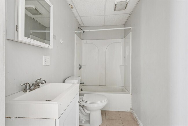 Building Photo - 344 Jencks St