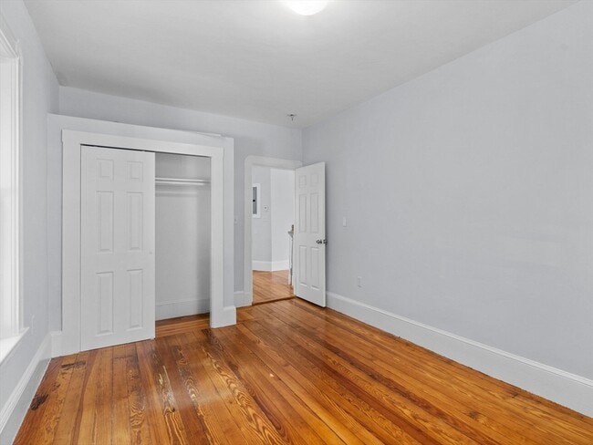 Building Photo - 98 Elm St