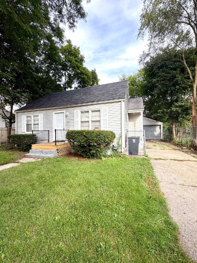 Building Photo - 801 Hubbard Ave