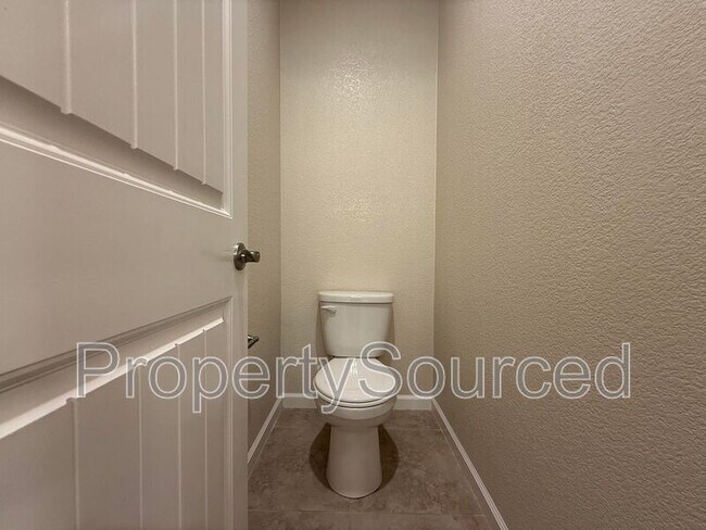 Building Photo - 3832 Lookout Dr