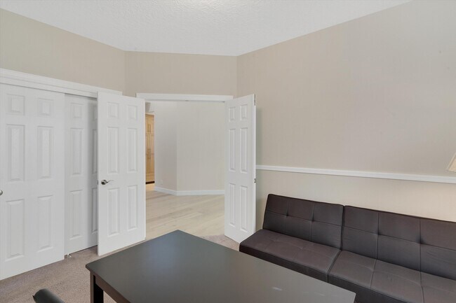 Building Photo - 11421 Desert Classic Ln NE