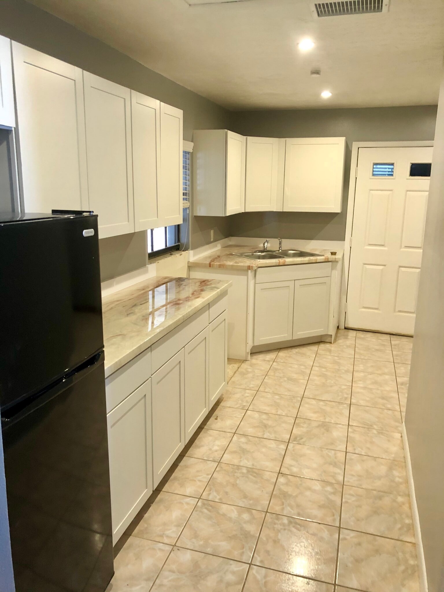 Building Photo - 3021 W Braddock St