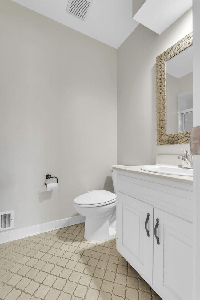 Building Photo - 8616 Chateau Dr