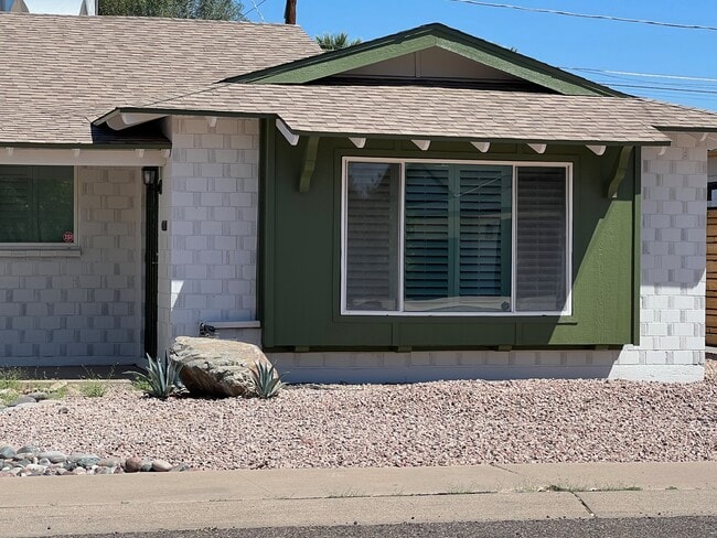 Building Photo - 8608 E Highland Ave