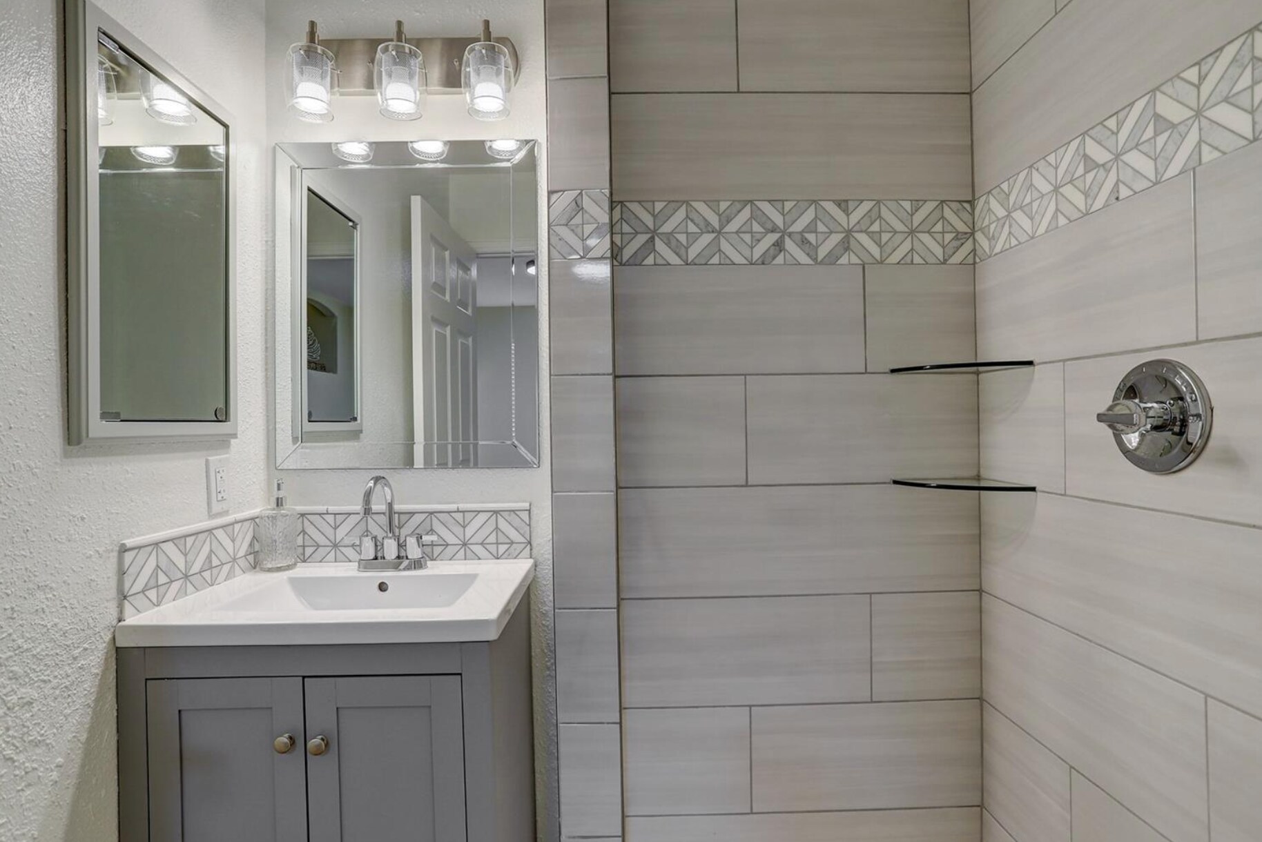 Master Bath - 5712 W Asbury Plz