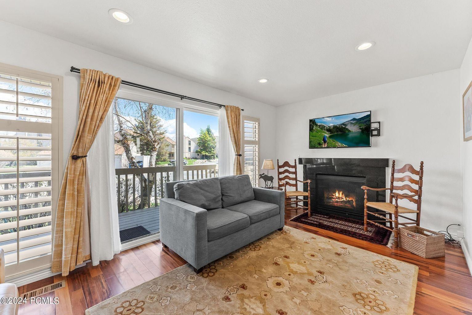 Fireplace - 36 Racquet Club Dr