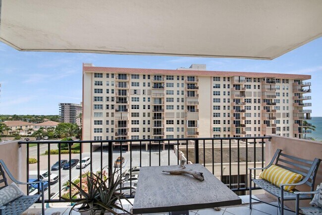 Building Photo - 1147 Hillsboro Mile