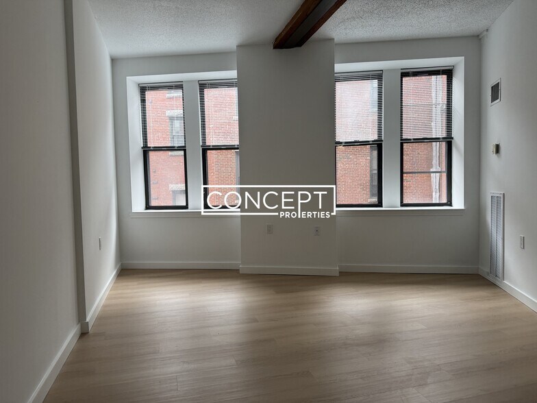 Building Photo - 1200 Adams St