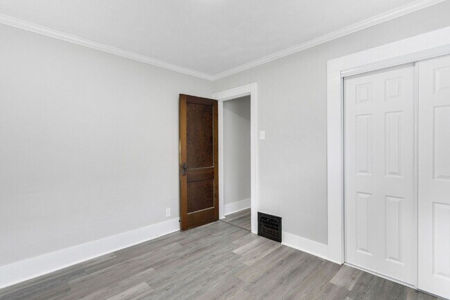 Building Photo - 737 S 30th St