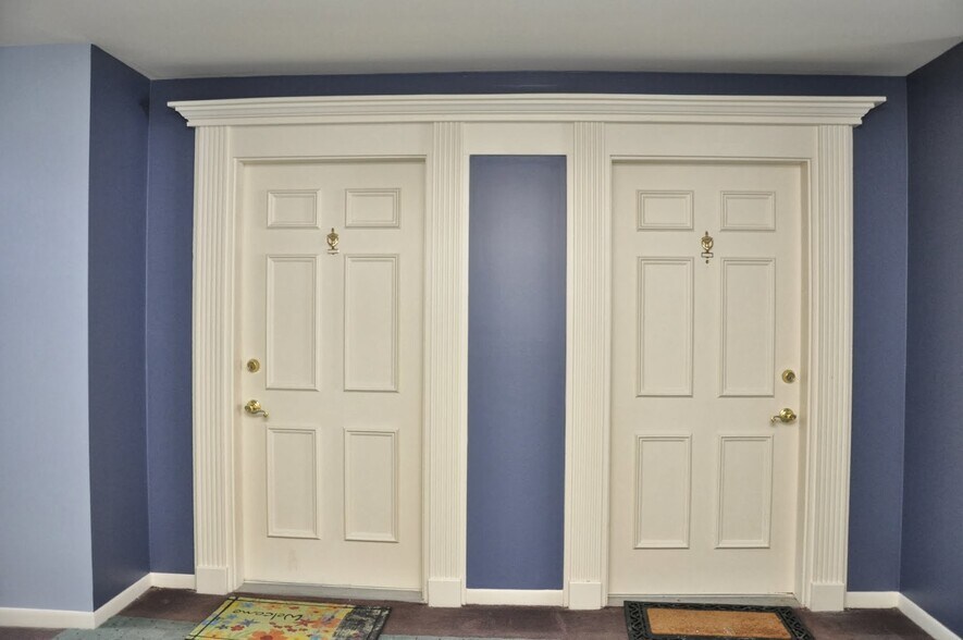 Building Photo - 480 Fox Hills Dr N