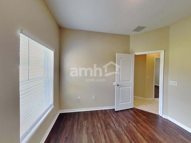 Building Photo - 3112 Dasha Palm Dr