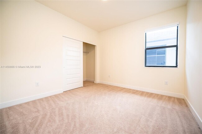 Building Photo - 8911 NW 160th Ter