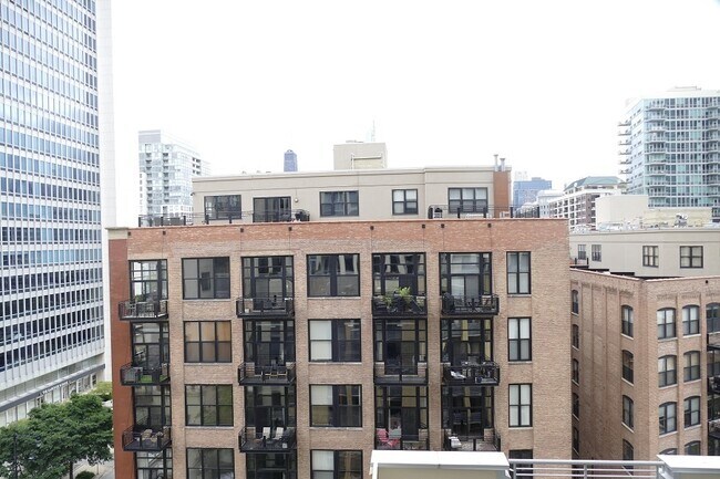 Building Photo - 720 N Larrabee St