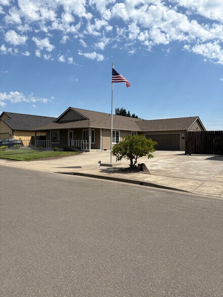 Building Photo - 60 Village Dr