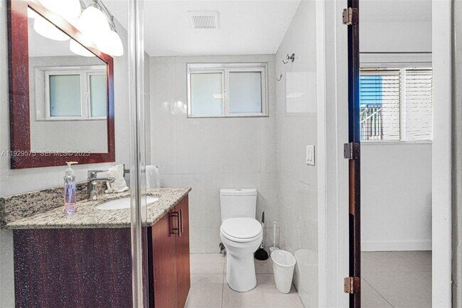 Building Photo - 1035 94th St