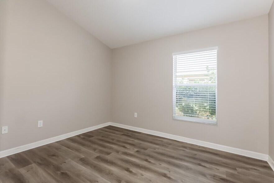 Building Photo - 433 Down Pine Dr