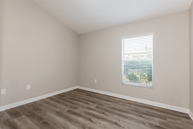 Building Photo - 433 Down Pine Dr