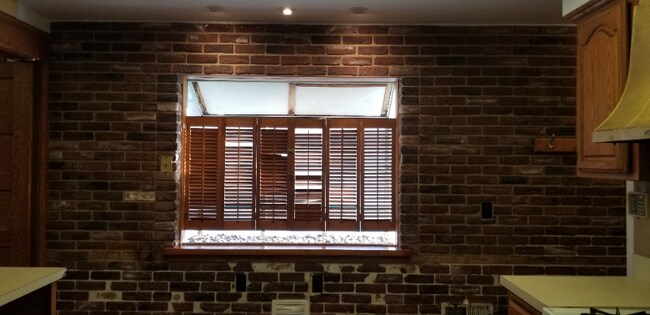 Building Photo - 2410 University Ave NE