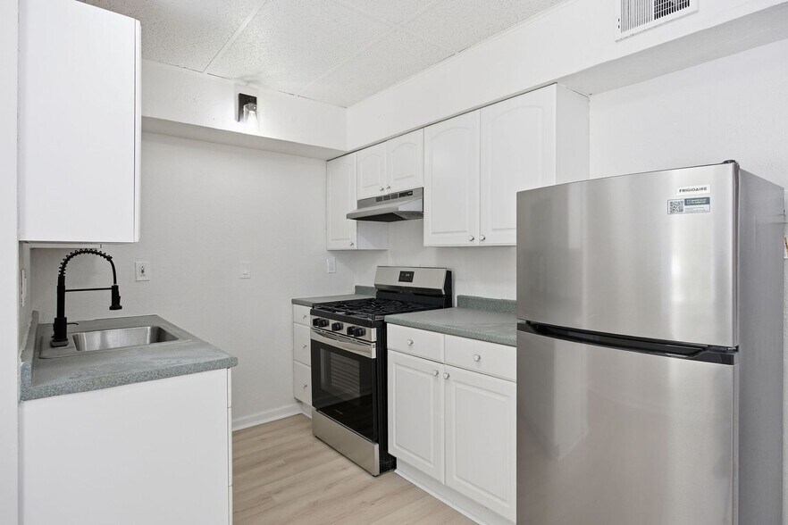 Building Photo - 141 Oneida St