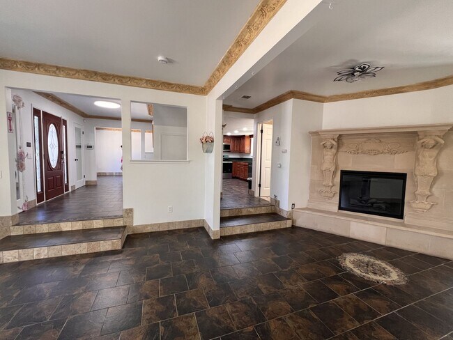 Building Photo - Spacious El Dorado Hills 4bd/3ba Home with Large Backyard