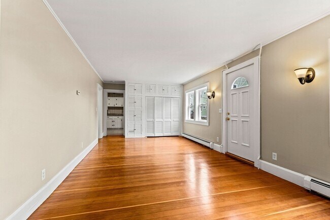 Building Photo - 9 Maple Cir