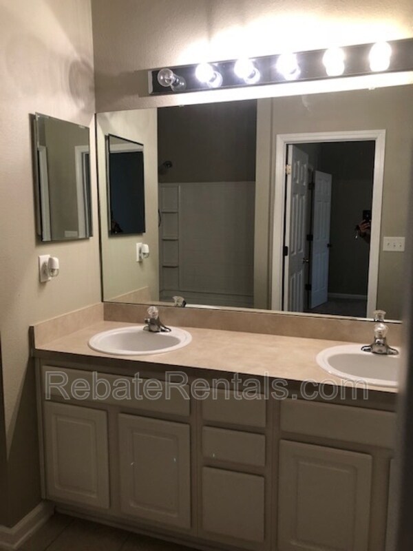 Building Photo - 13498 Essence Ct