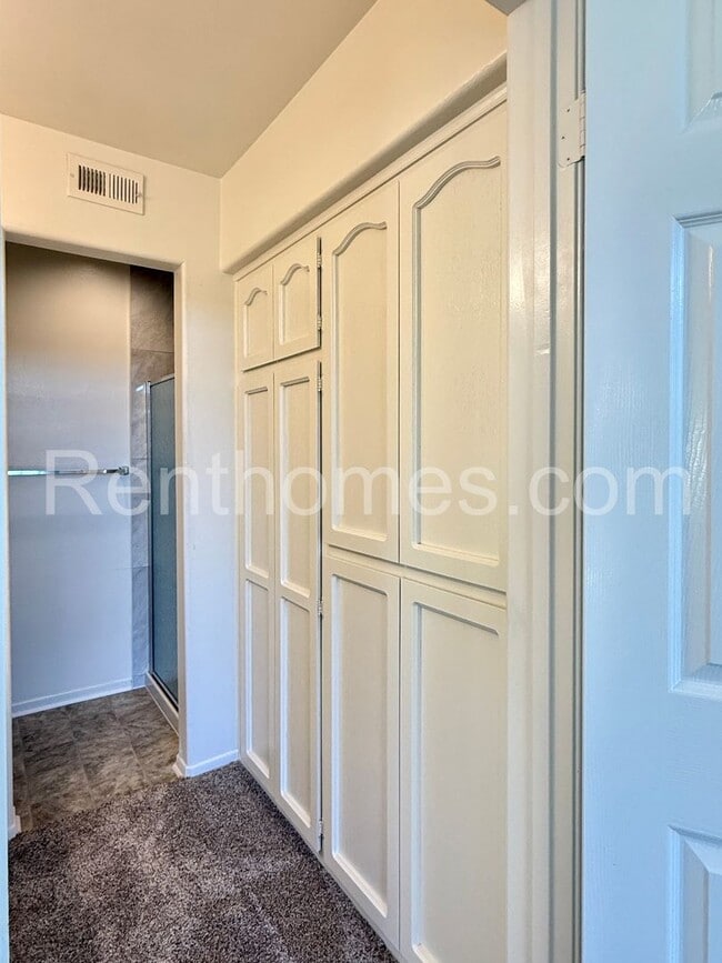 Building Photo - Sabre Springs, 12640 Springbrook Drive #B, Ideal location