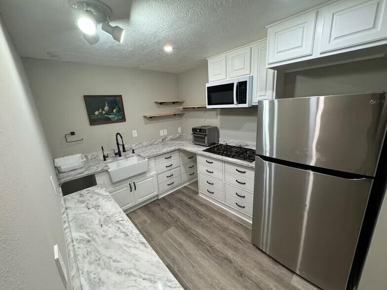 Building Photo - 2371 Le Ruth Dr