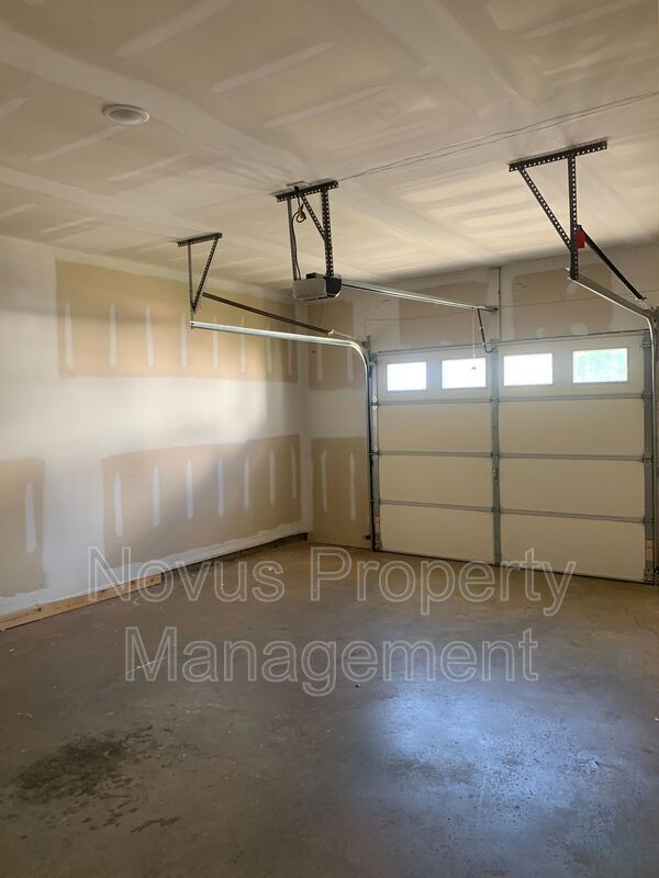 Building Photo - 158 Crest Pointe