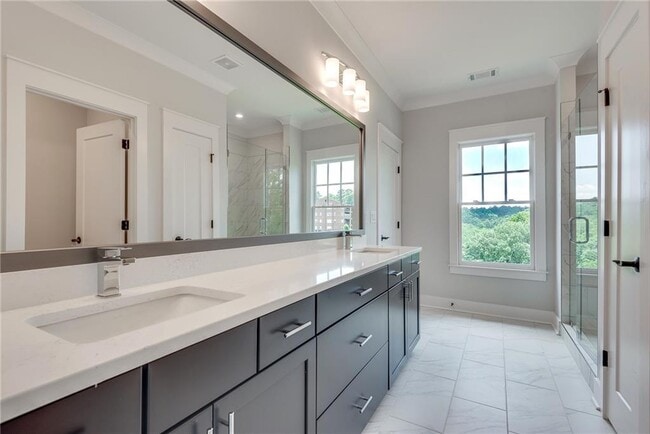 Building Photo - 435 Maplewood Dr