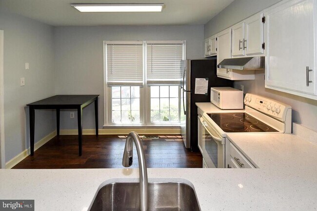 Building Photo - 10451 Malone Ct