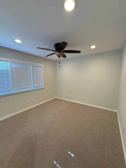 Building Photo - 1279 Clayford Ave