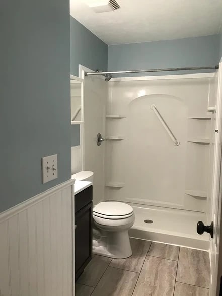hallway bathroom from doorway - 1916 Hidden Valley