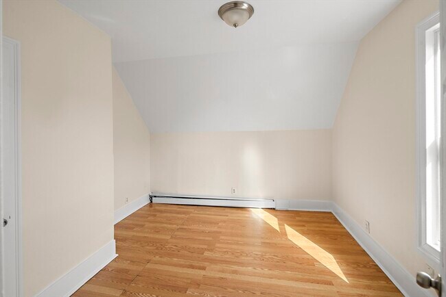 Building Photo - 37 Union St