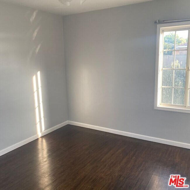 Building Photo - 1506 W 136th St