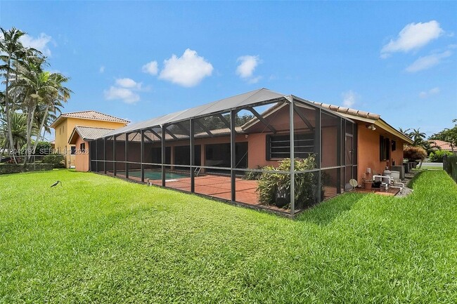 Building Photo - 7365 N Augusta Dr