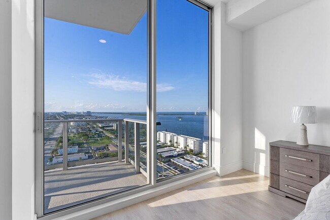 Building Photo - 220 Lake Shore Dr