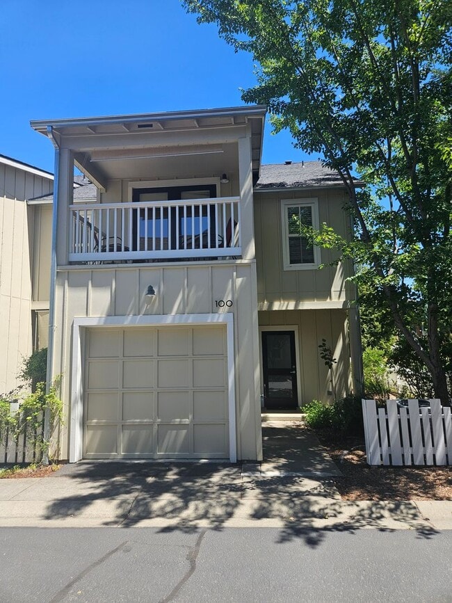 Building Photo - MOVE IN SPECIAL! 1/2 OFF FIRST MONTH'S REN...