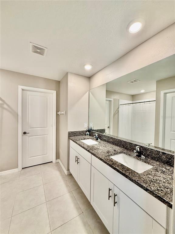 Building Photo - 10252 Shady Preserve Dr