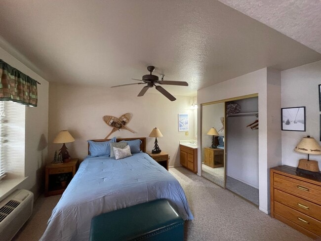 Building Photo - Carriage House Studio