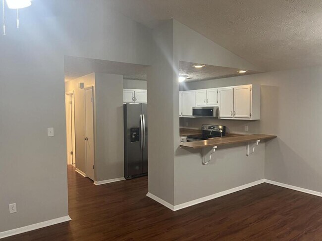 Building Photo - 1904 Tryon Dr